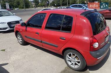 Хэтчбек Renault Clio 2004 в 