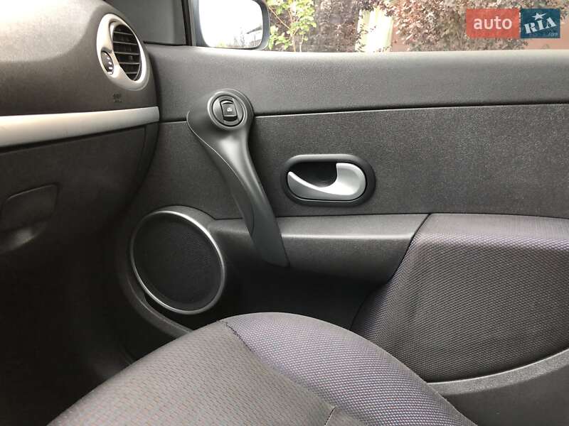 Универсал Renault Clio 2009 в Дубно фото 56 Универсал Renault Clio 2009 в Дубно