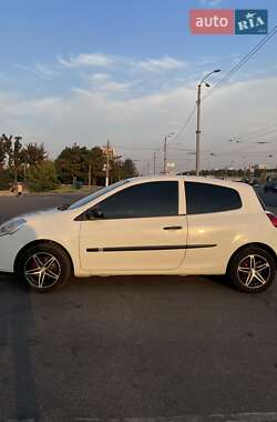 Хэтчбек Renault Clio 2011 в 