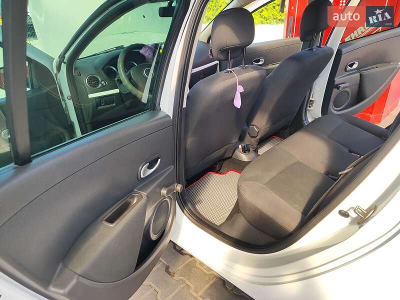 Хэтчбек Renault Clio 2012 в Луцке