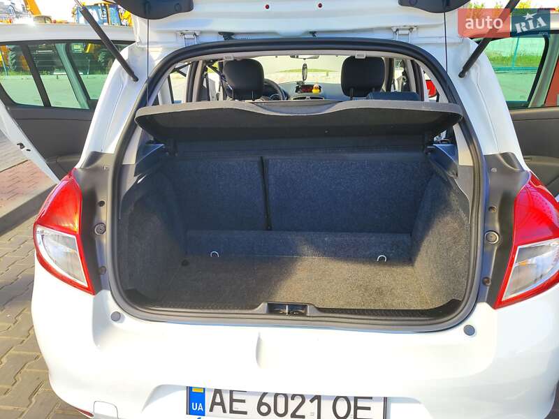 Хэтчбек Renault Clio 2012 в Луцке
