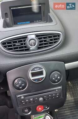 Хэтчбек Renault Clio 2010 в 