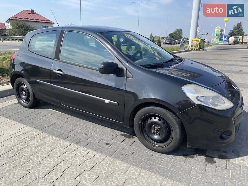 Хэтчбек Renault Clio 2010 в Львове