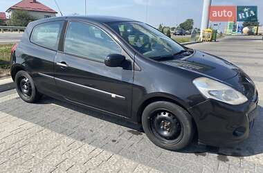Хэтчбек Renault Clio 2010 в 