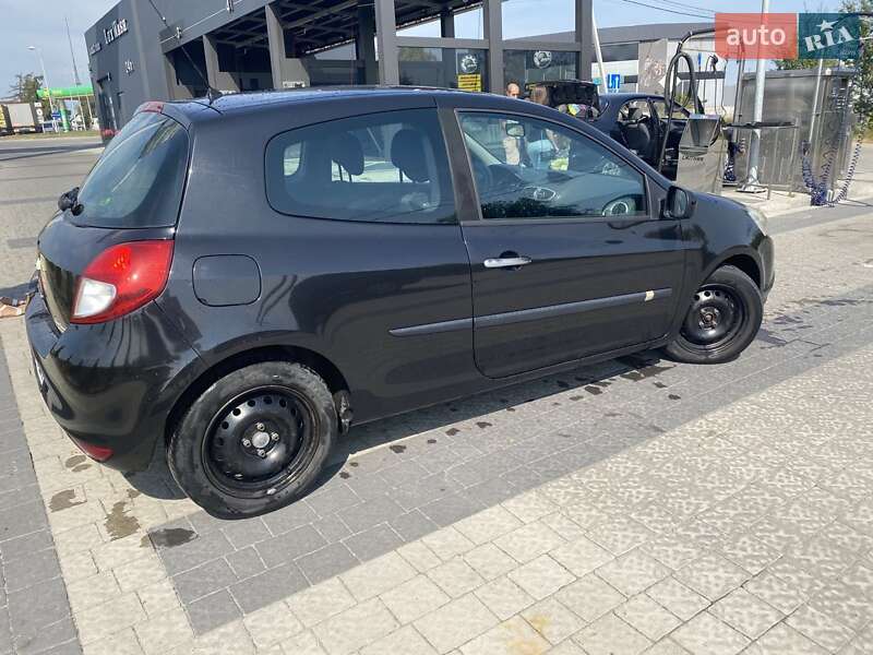 Хэтчбек Renault Clio 2010 в Львове