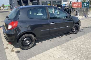 Хэтчбек Renault Clio 2010 в 