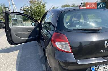 Хэтчбек Renault Clio 2010 в 
