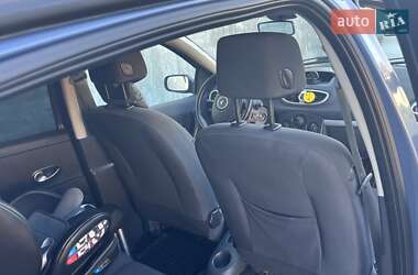 Хэтчбек Renault Clio 2006 в 