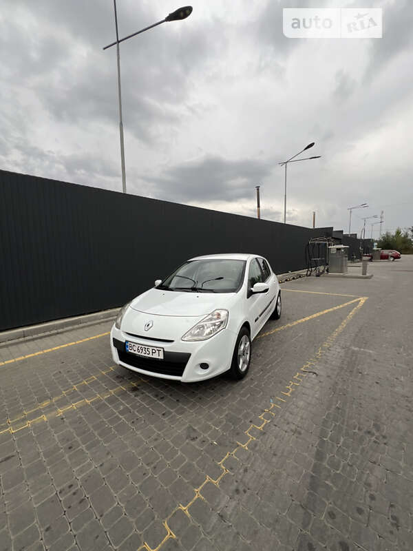 Хэтчбек Renault Clio 2011 в Винниках