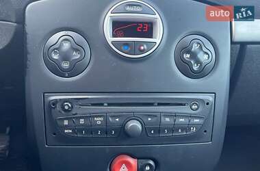 Хэтчбек Renault Clio 2011 в 