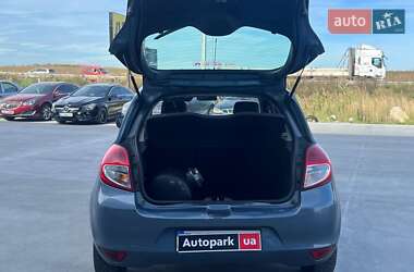 Хэтчбек Renault Clio 2011 в 