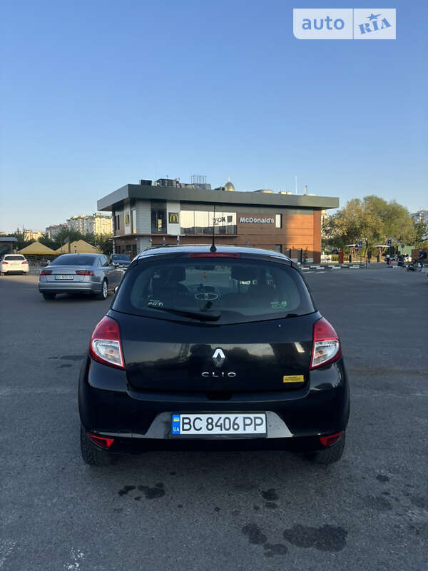 Хэтчбек Renault Clio 2011 в Львове