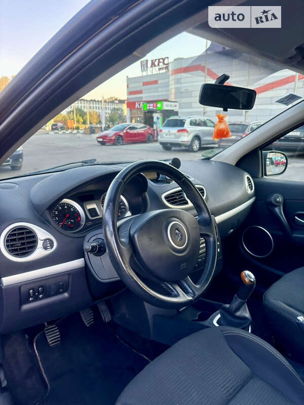 Хэтчбек Renault Clio 2011 в Львове