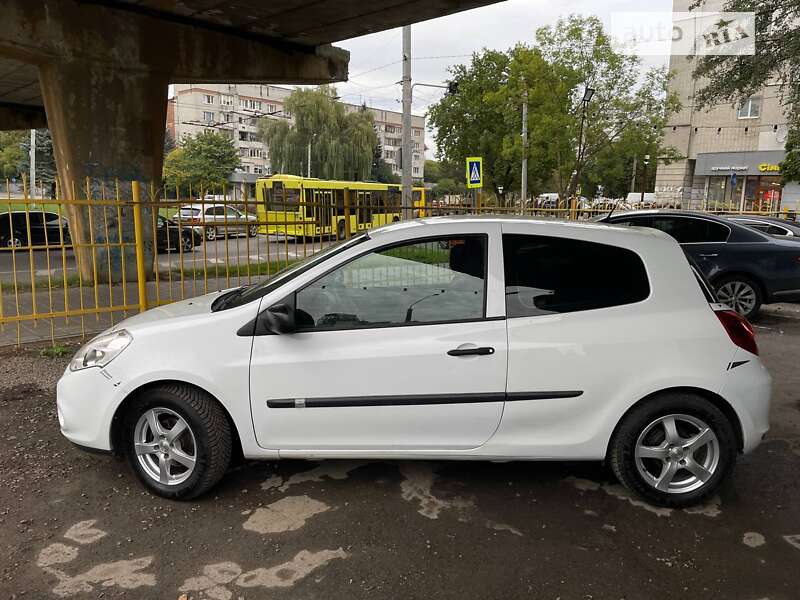 Хэтчбек Renault Clio 2013 в Львове
