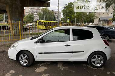 Хэтчбек Renault Clio 2013 в 