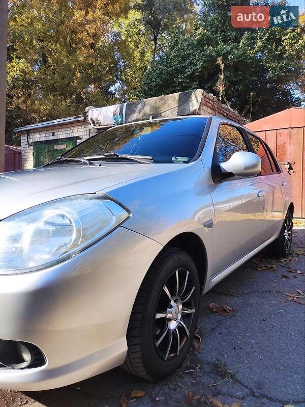 Седан Renault Clio 2011 в Херсоне