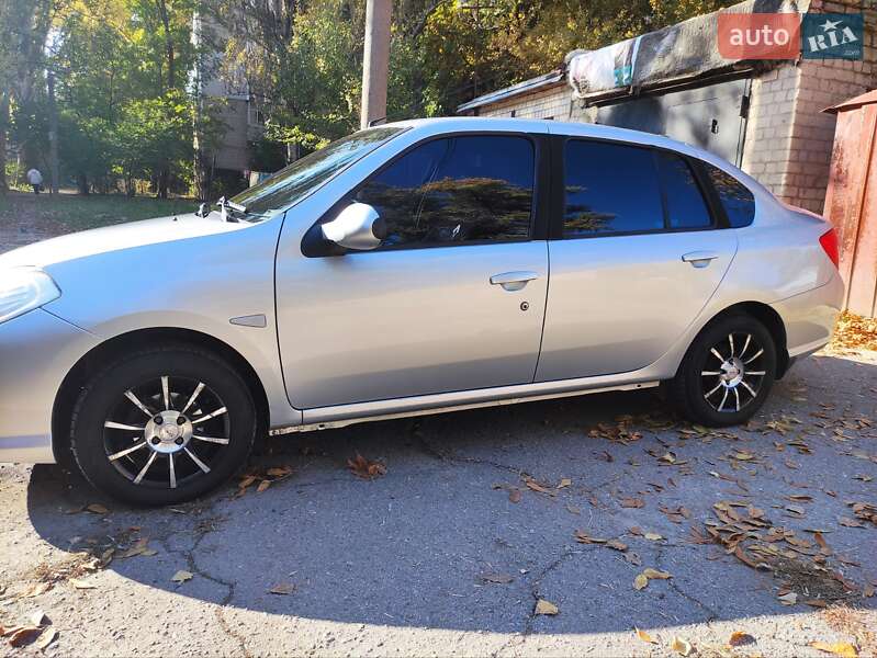 Седан Renault Clio 2011 в Херсоне