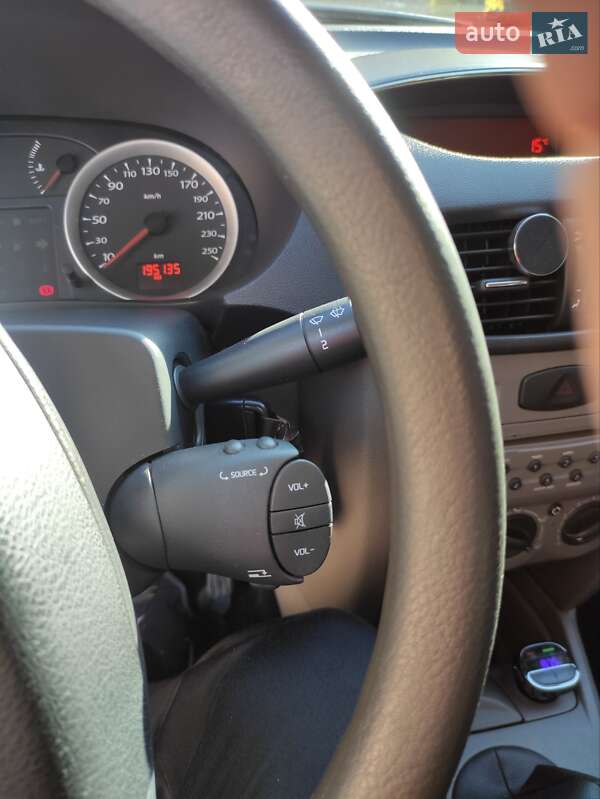 Седан Renault Clio 2011 в Херсоне