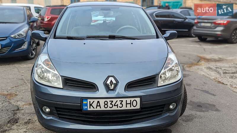 Хэтчбек Renault Clio 2006 в 