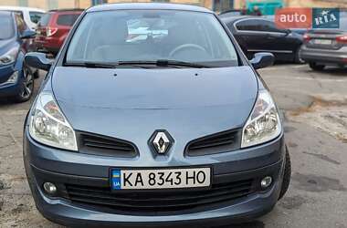 Хэтчбек Renault Clio 2006 в 