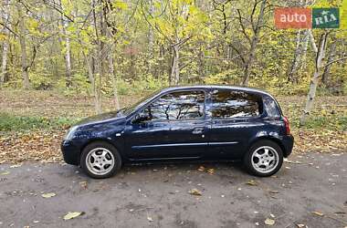 Хэтчбек Renault Clio 2004 в 
