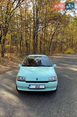 Хэтчбек Renault Clio 1992 в Песочине