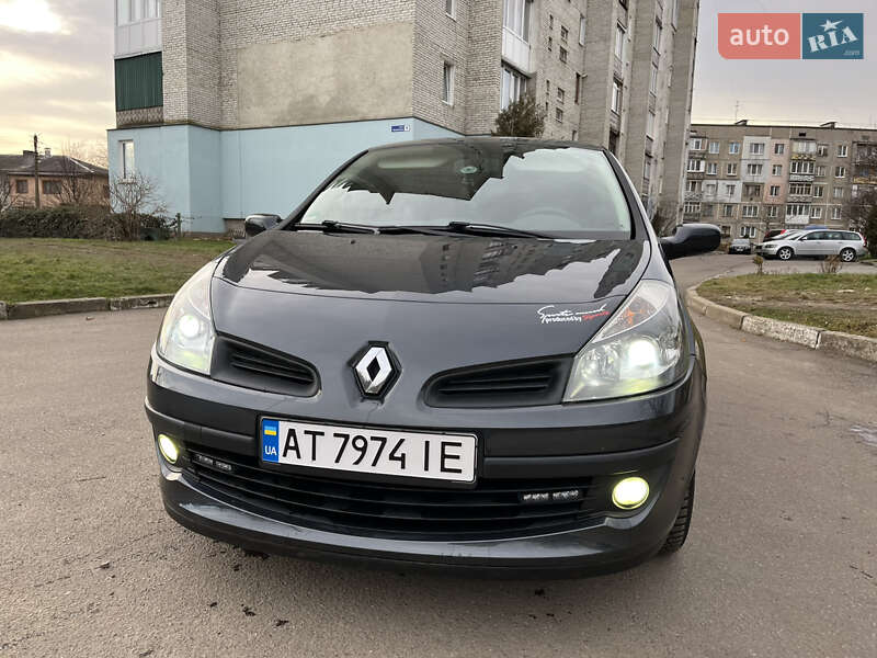 Хэтчбек Renault Clio 2006 в Калуше