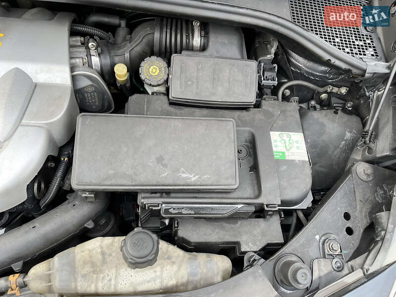 Хэтчбек Renault Clio 2006 в Калуше