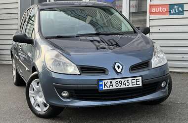 Хэтчбек Renault Clio 2006 в 