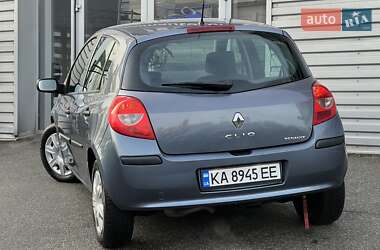 Хэтчбек Renault Clio 2006 в 