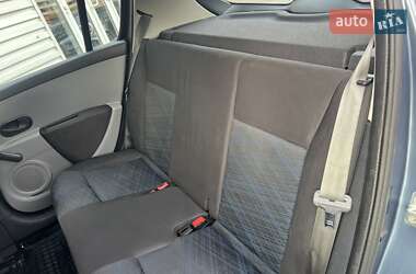 Хэтчбек Renault Clio 2006 в 