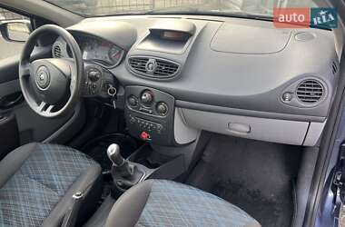 Хэтчбек Renault Clio 2006 в 