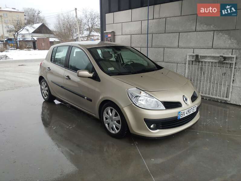 Хэтчбек Renault Clio 2007 в Нетешине