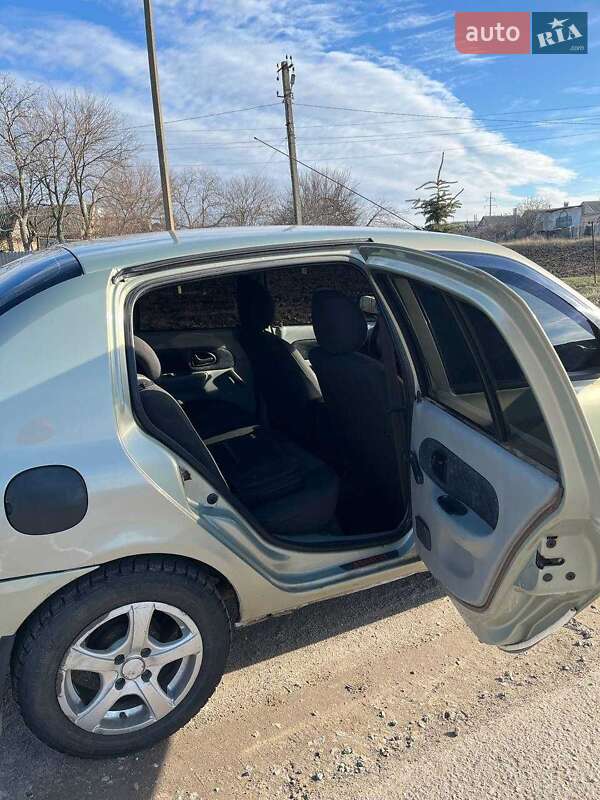 Хэтчбек Renault Clio 2003 в Днепре