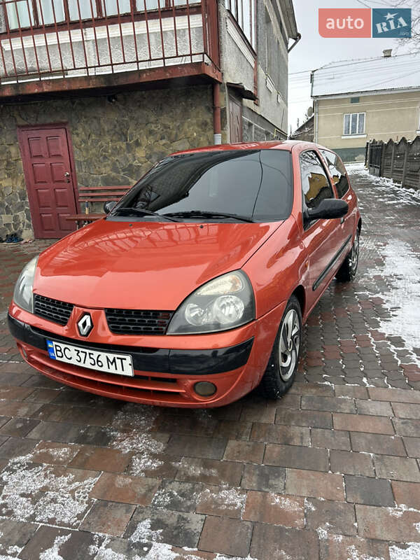 Хэтчбек Renault Clio 2003 в 