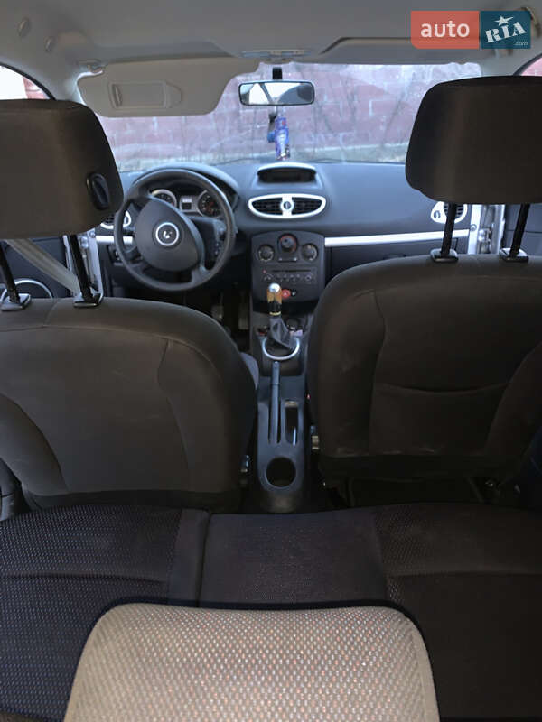 Хэтчбек Renault Clio 2008 в Костополе