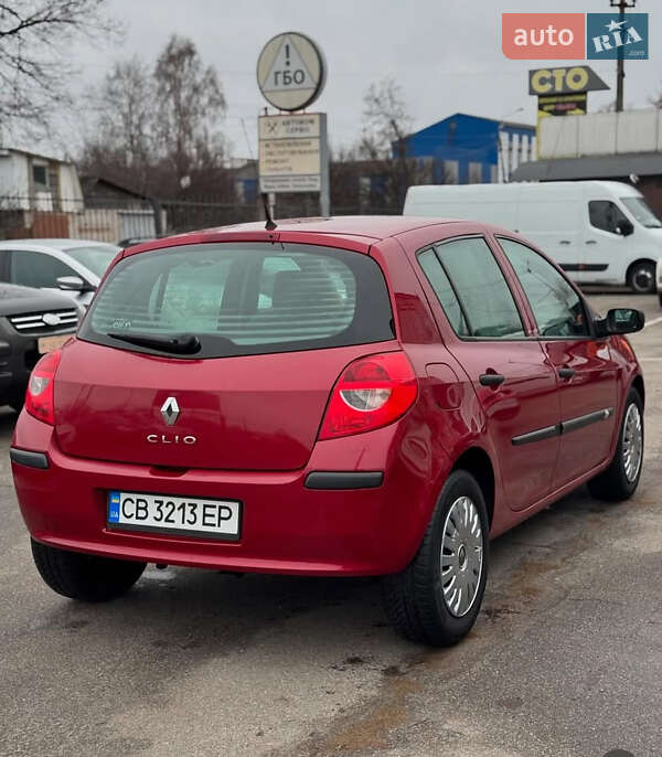Хетчбек Renault Clio 2008 в 