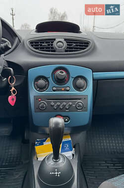Хетчбек Renault Clio 2008 в 