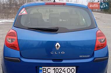 Хэтчбек Renault Clio 2005 в 