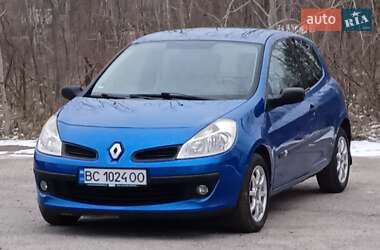 Хэтчбек Renault Clio 2005 в Ахтырке