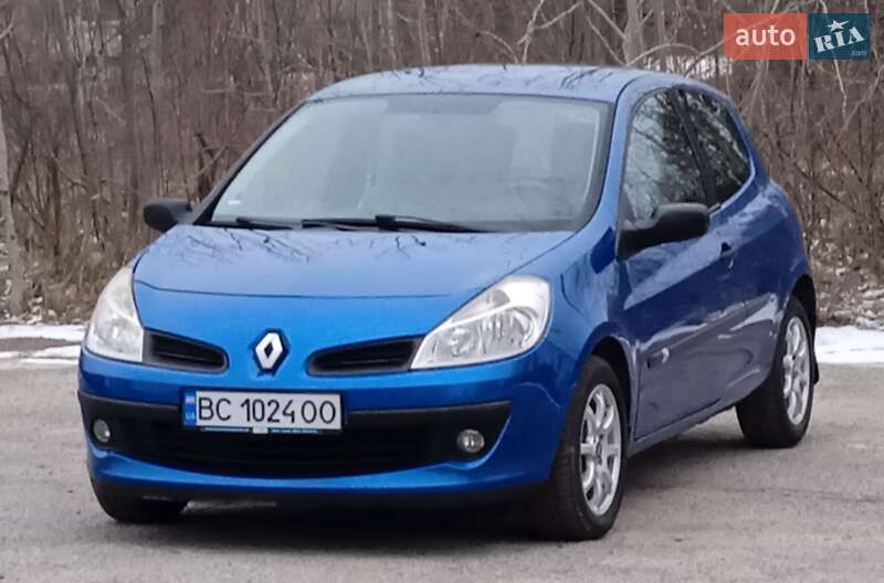 Хэтчбек Renault Clio 2005 в 