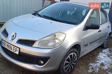 Хэтчбек Renault Clio 2006 в Дубно