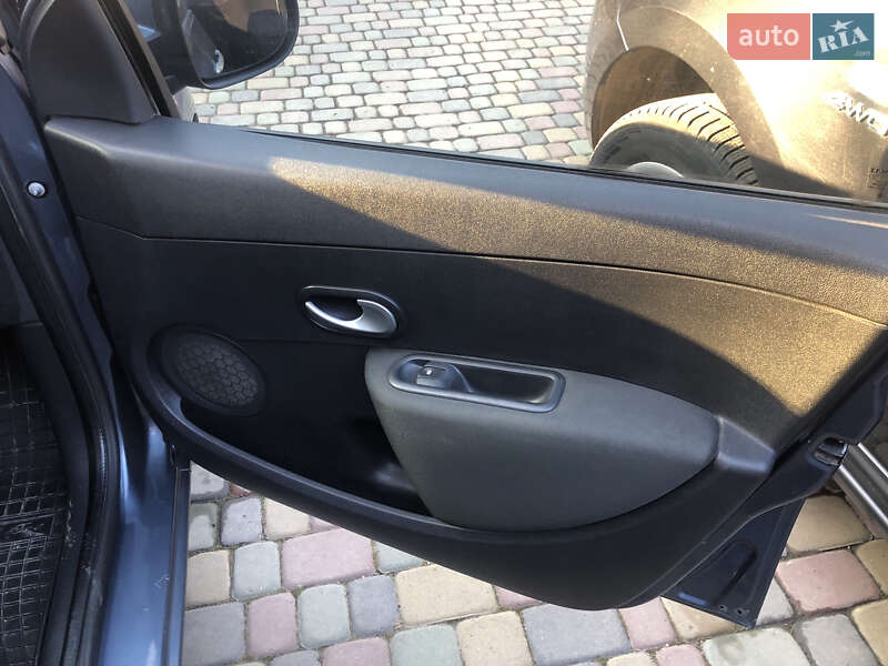 Хэтчбек Renault Clio 2011 в Ивано-Франковске
