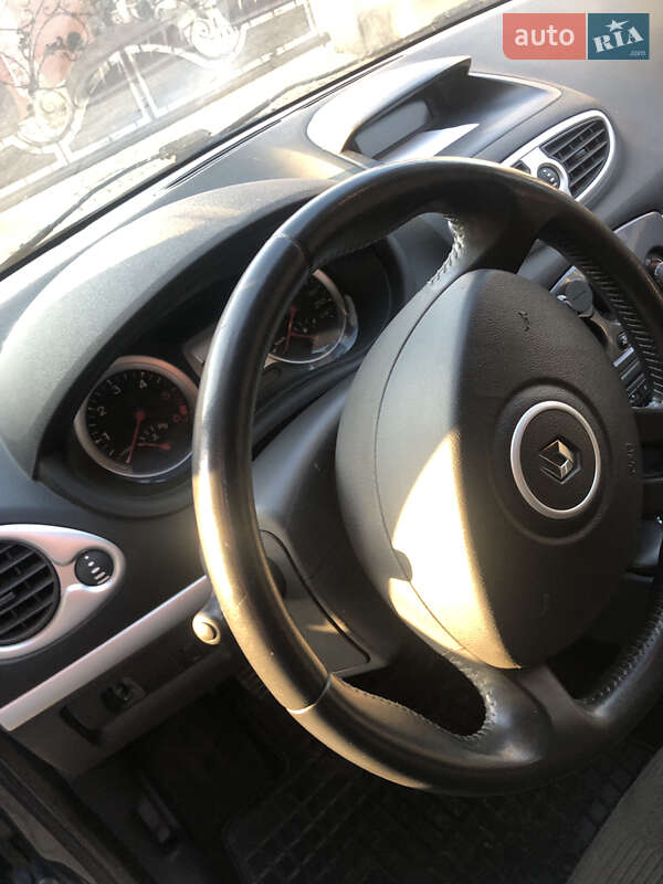 Хэтчбек Renault Clio 2011 в Ивано-Франковске