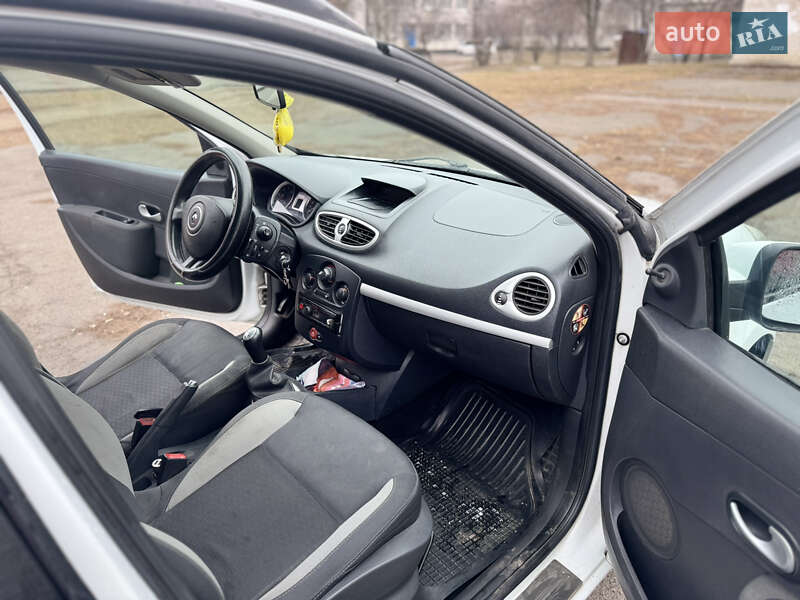Универсал Renault Clio 2011 в Мироновке