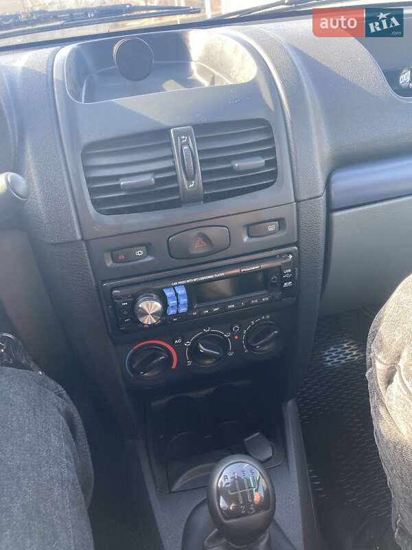 Седан Renault Clio 2006 в Кременчуге