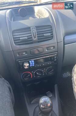 Седан Renault Clio 2006 в 