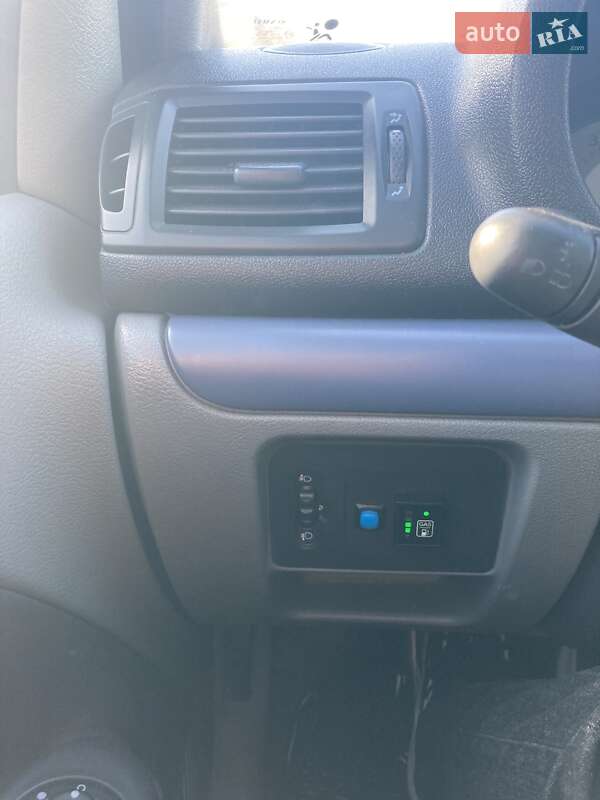 Седан Renault Clio 2006 в Кременчуге