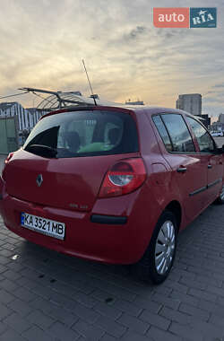 Хэтчбек Renault Clio 2008 в 