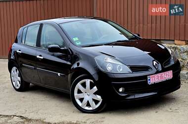 Хэтчбек Renault Clio 2006 в 